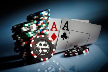 Live Capsa Susun table at jamin 777 with four players and professional dealer